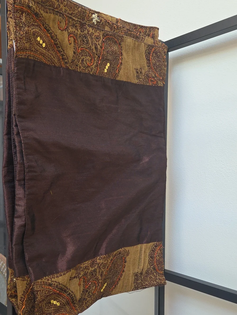 Paisley Trim Brown Placemats X6